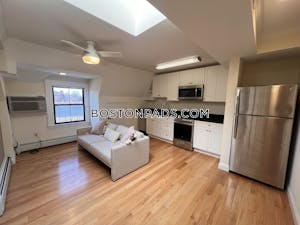 Newton Renovated 1 bed 1 bath available NOW on Commonwealth Ave in Newton!   Chestnut Hill - $2,750