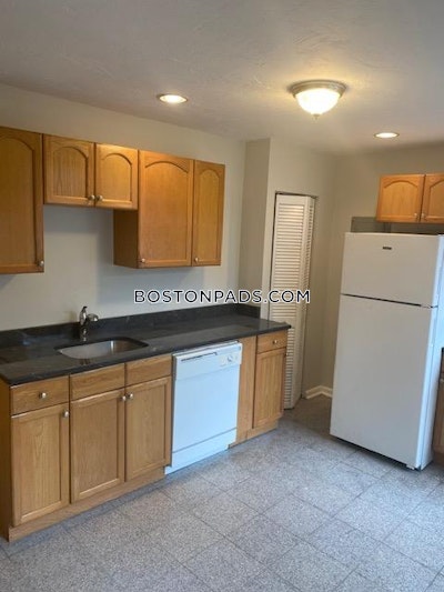 North End Deal Alert! Spacious 3 bed 1 Bath apartment in Hanover St Boston - $4,095