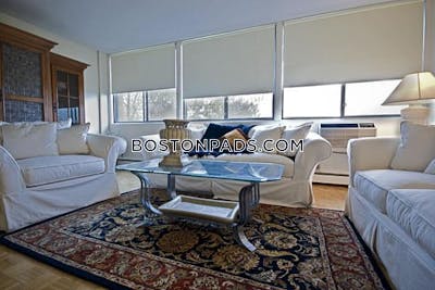 Allston/brighton Border Best Deal Alert! Spacious Studio 1 Bath apartment in Comm Ave Boston - $2,100